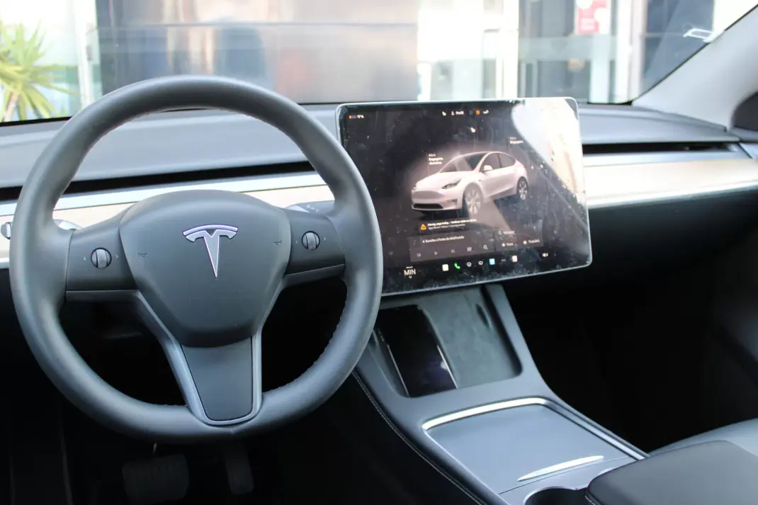 Tesla Model Y 2024 - 35900 EUR, 38745 km - 38745km - foto 16 de 38