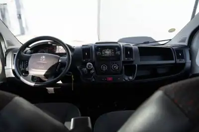 Peugeot Boxer 7 lugares 2019 - 19999 EUR, 172000 km - AUTO.MOTO.pt - 172000km - foto 11 de 28