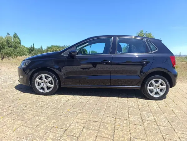 Volkswagen Polo 2011 — photo 2 of 21