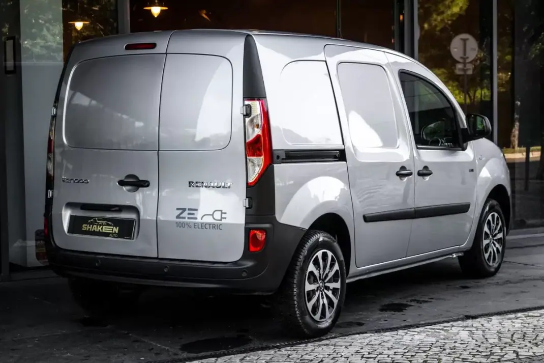 Renault Kangoo E-Tech Confort 2021 - 10900 EUR, 34967 km - AUTO.MOTO.pt - 34967km - foto 4 de 28
