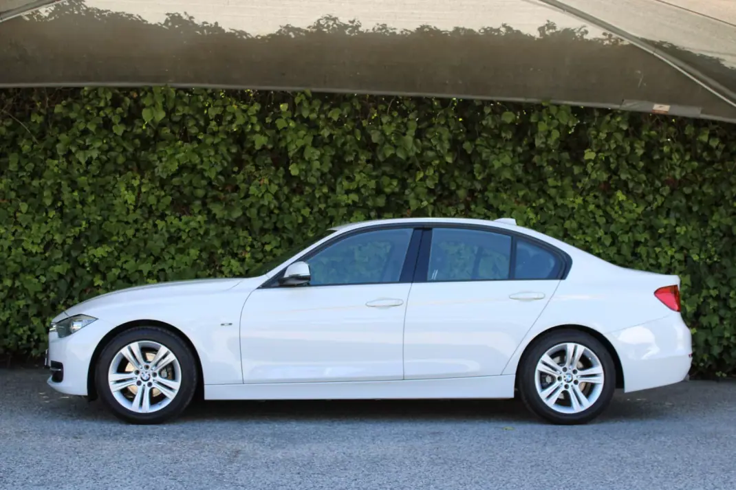 BMW 318 2014 - 15900 EUR, 144000 km - 144000km - foto 7 de 18
