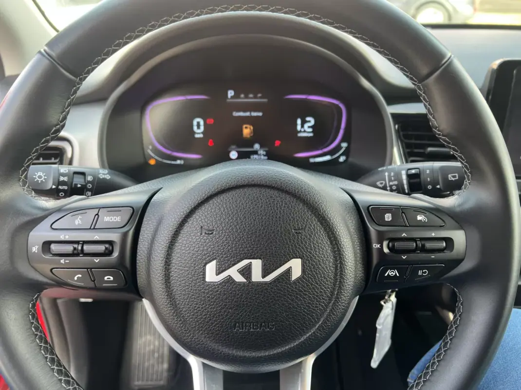 Kia Stonic 2025 - 20500 EUR, 17500 km - AUTO.MOTO.pt - 17500km - foto 14 de 19