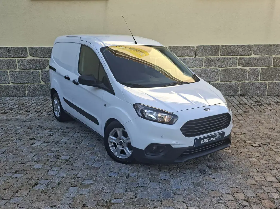Ford Transit Courier 2021 - 12990 EUR, 88501 km - AUTO.MOTO.pt - 88501km - foto 1 de 15