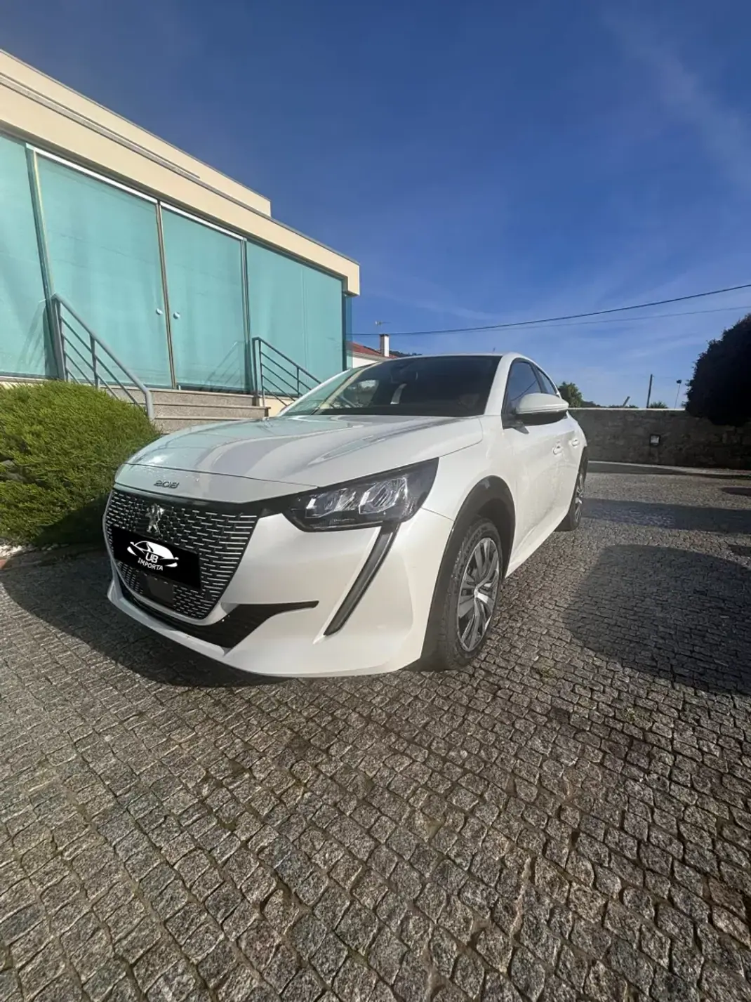 Peugeot e-208 2020 - 13500 EUR, 99999 km - AUTO.MOTO.pt - 99999km - foto 1 de 18