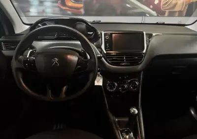 Peugeot 208 2014 - 8990 EUR, 174000 km - AUTO.MOTO.pt - 174000km - foto 7 de 9