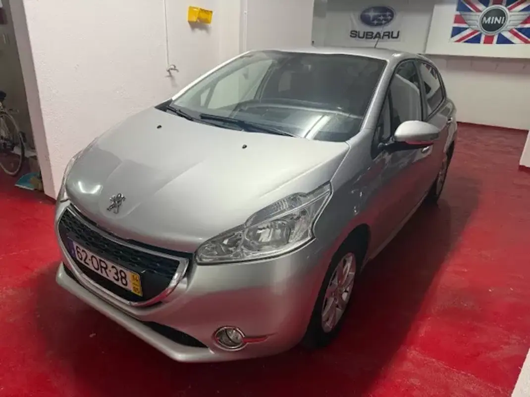 Peugeot 208 2014 - 7400 EUR, 116000 km - AUTO.MOTO.pt - 116000km - foto 3 de 26