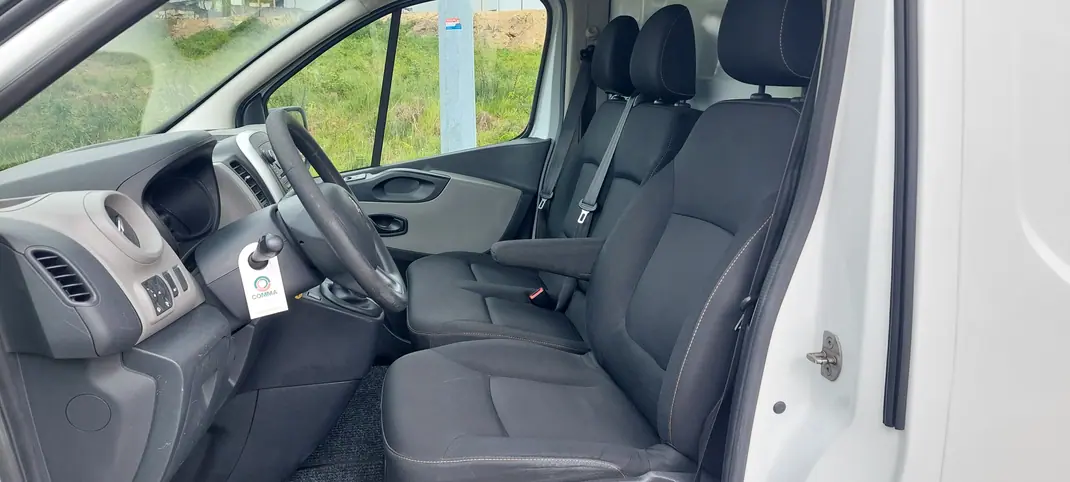 Renault Trafic 2018 - 14750 EUR, 190500 km - AUTO.MOTO.pt - 190500km - foto 10 de 13