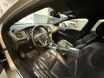 Volvo V40 2015 - 13750 EUR, 188000 km - AUTO.MOTO.pt - 188000km - foto 6 de 12