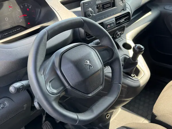 Peugeot Partner 1.5 BlueHDI Premium Longa 2020 - 14900 EUR, 135840 km - AUTO.MOTO.pt - 135840km - foto 10 de 10