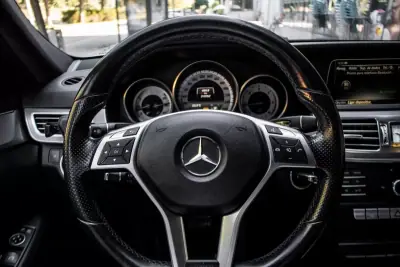 Mercedes-Benz E 250 2016 - 23750 EUR, 215762 km - AUTO.MOTO.pt - 215762km - foto 13 de 39