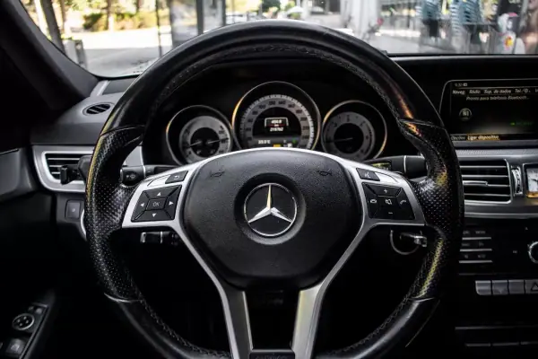 Mercedes-Benz E 250 2016 - 23750 EUR, 215762 km - AUTO.MOTO.pt - 215762km - foto 13 de 39