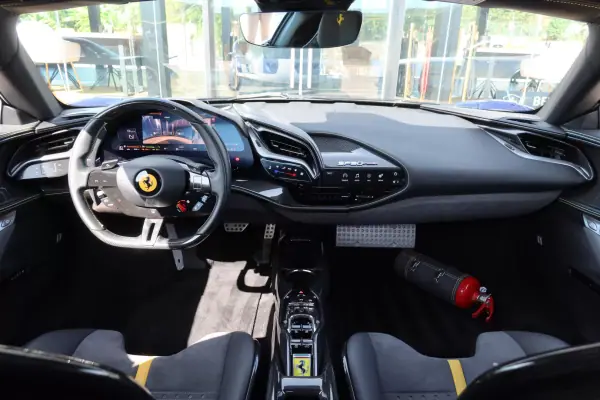 Ferrari SF90 2021 - 685000 EUR, 858 km - AUTO.MOTO.pt - 858km - foto 6 de 13