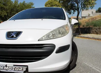 Peugeot 207 2007 - 4750 EUR, 156000 km - AUTO.MOTO.pt - 156000km - foto 12 de 23