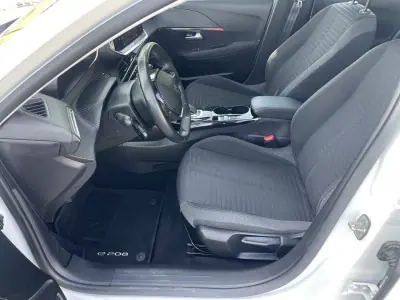 Peugeot e-208 2020 - 16250 EUR, 61819 km - AUTO.MOTO.pt - 61819km - foto 11 de 27
