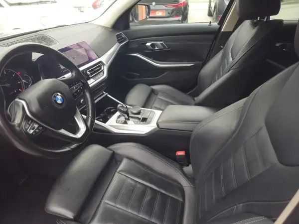 BMW 320 2020 - 24990 EUR, 126000 km - AUTO.MOTO.pt - 126000km - foto 7 de 18