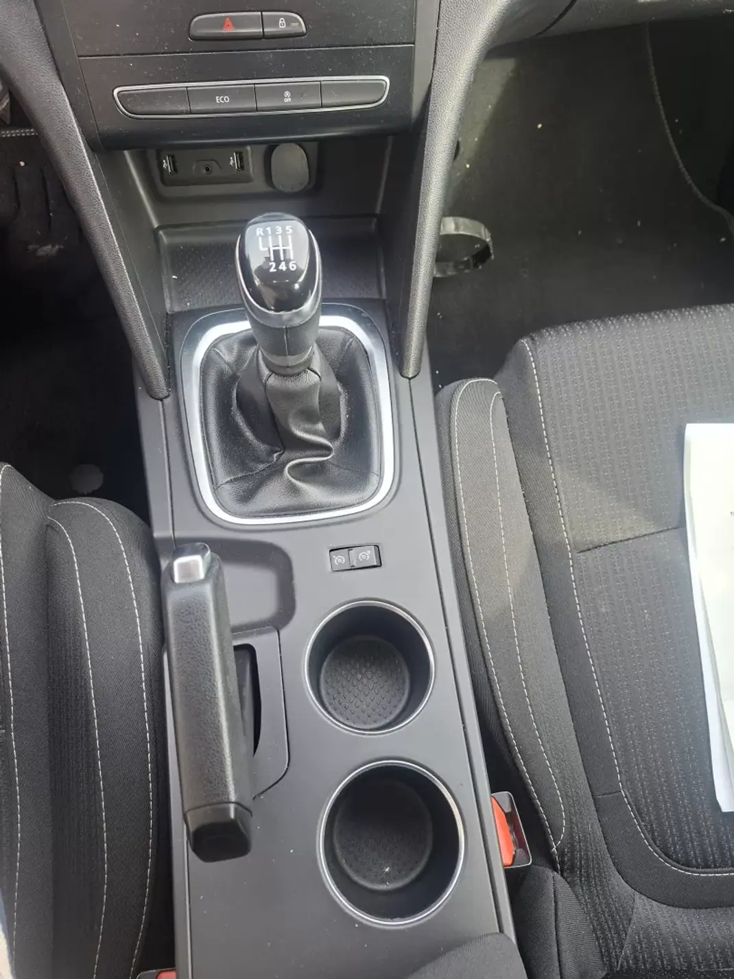 Renault Mégane Sport Tourer 2017 - 11530 EUR, 167840 km - AUTO.MOTO.pt - 167840km - foto 12 de 31