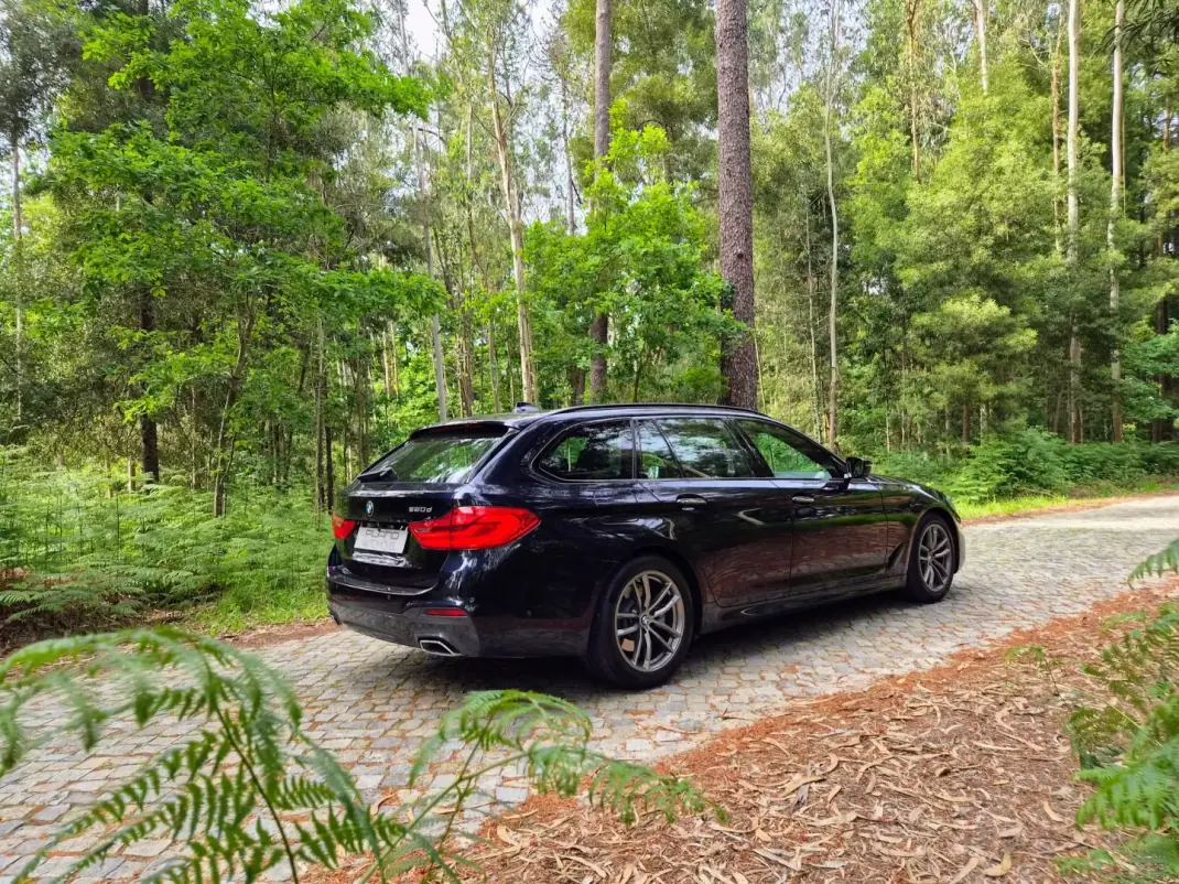 BMW 520 2018 - 24750 EUR, 200000 km - AUTO.MOTO.pt - 200000km - foto 24 de 26
