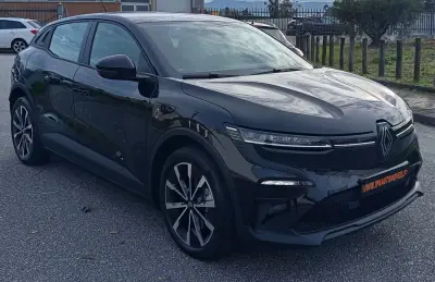 Renault Mégane E-Tech 2023 - 23490 EUR, 64900 km - AUTO.MOTO.pt - 64900km - foto 3 de 20
