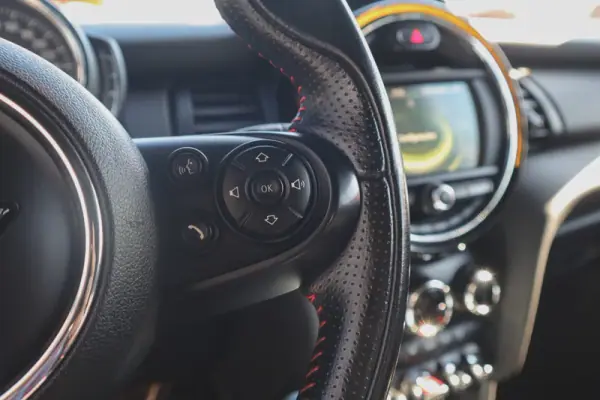 MINI One 2018 - 17880 EUR, 61420 km - AUTO.MOTO.pt - 61420km - foto 13 de 30