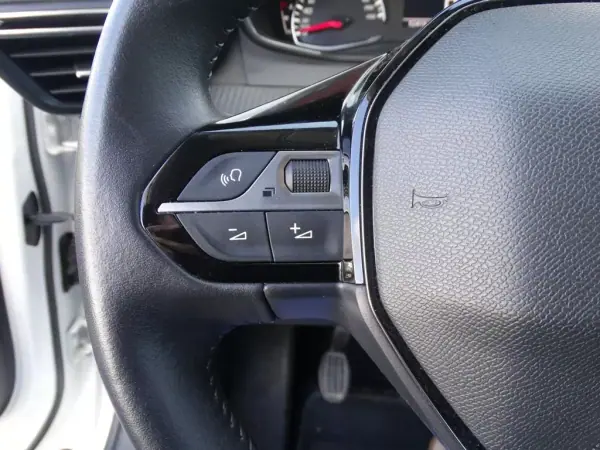 Peugeot 2008 2022 - 17980 EUR, 52419 km - AUTO.MOTO.pt - 52419km - foto 2 de 20