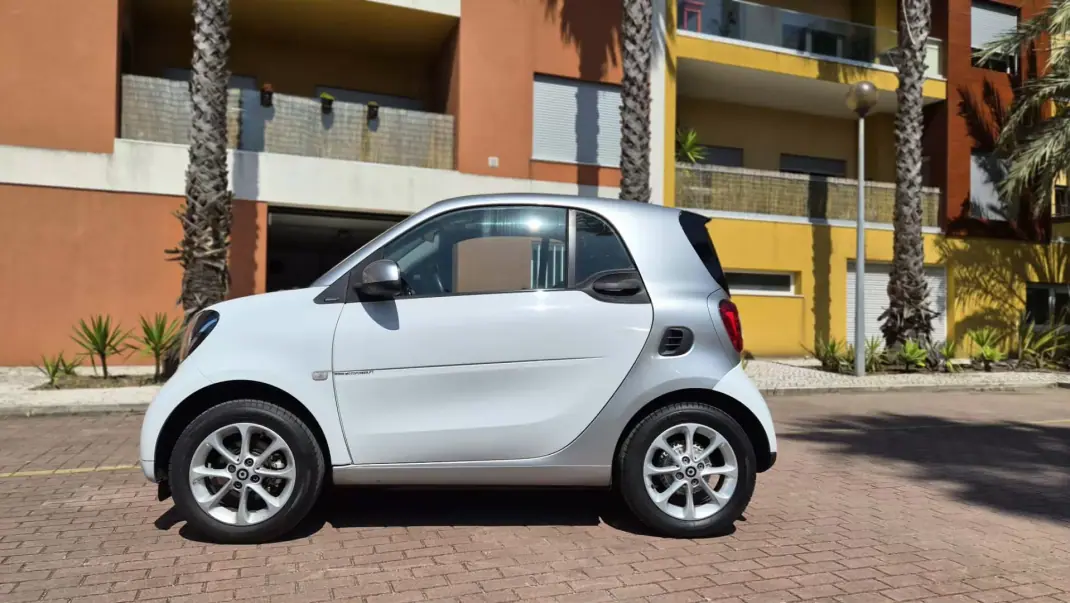 Smart ForTwo Coupé 2018 - 13890 EUR, 25000 km - 25000km - foto 4 de 12