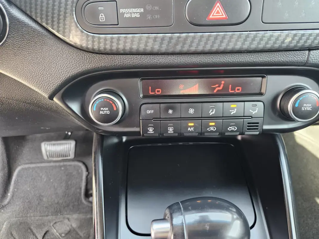 Kia Carens 2018 - 17700 EUR, 104900 km - 104900km - foto 34 de 52