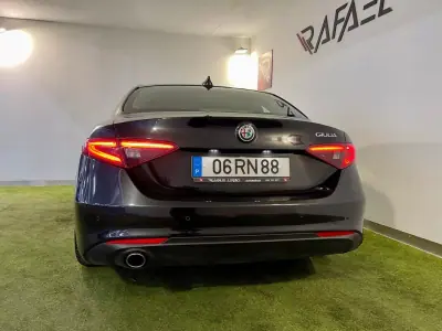 Alfa Romeo Giulia 2016 - 17750 EUR, 153000 km - AUTO.MOTO.pt - 153000km - foto 8 de 36