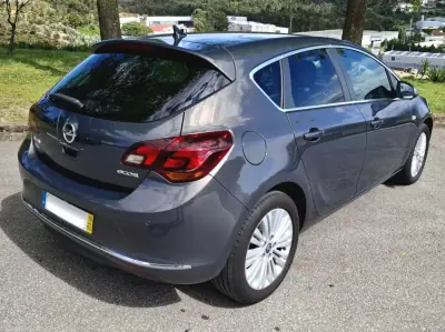 Opel Astra 2015 - 11500 EUR, 115000 km - AUTO.MOTO.pt - 115000km - foto 6 de 12
