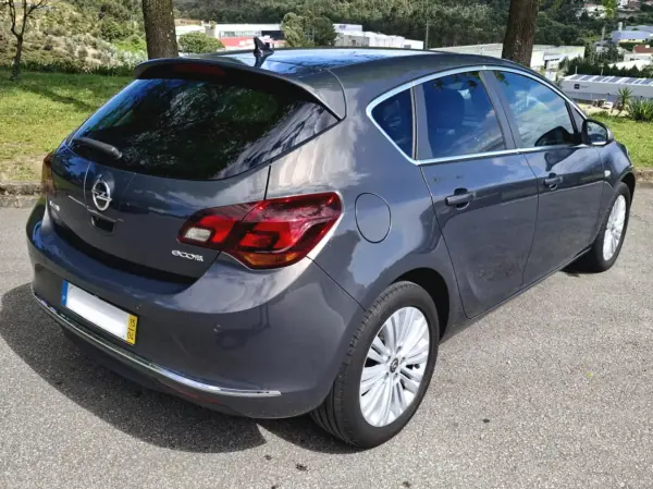 Opel Astra 2015 - 11500 EUR, 115000 km - AUTO.MOTO.pt - 115000km - foto 6 de 12