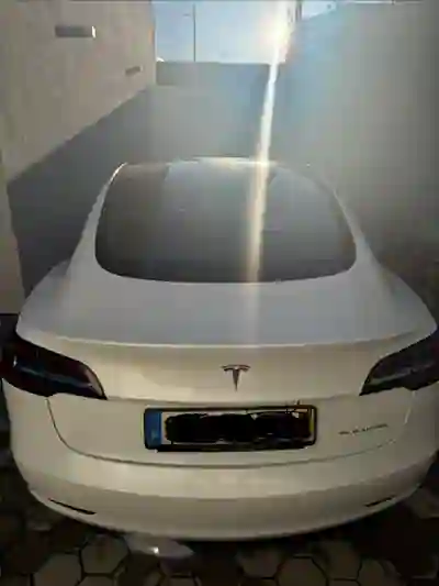 Tesla Model 3 2019 - 24000 EUR, 154000 km - AUTO.MOTO.pt - 154000km - foto 2 de 8