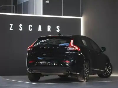 Volvo V40 2019 - 15990 EUR, 101000 km - AUTO.MOTO.pt - 101000km - foto 7 de 21