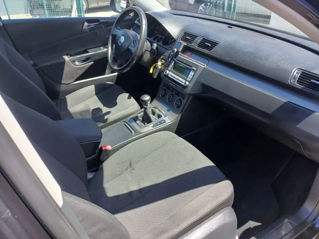 Volkswagen Passat 2008 - 7350 EUR, 187033 km - AUTO.MOTO.pt - 187033km - foto 22 de 25