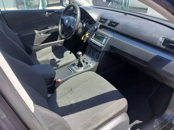 Volkswagen Passat 2008 - 7350 EUR, 187033 km - AUTO.MOTO.pt - 187033km - foto 22 de 25