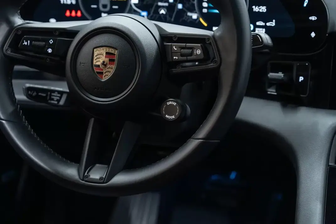 Porsche Taycan 2024 - 84950 EUR, 8000 km - AUTO.MOTO.pt - 8000km - foto 21 de 58