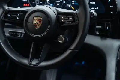 Porsche Taycan 2024 - 84950 EUR, 8000 km - AUTO.MOTO.pt - 8000km - foto 21 de 58