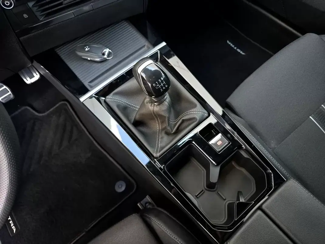 Opel Astra 2023 - 19900 EUR, 16940 km - AUTO.MOTO.pt - 16940km - foto 28 de 39