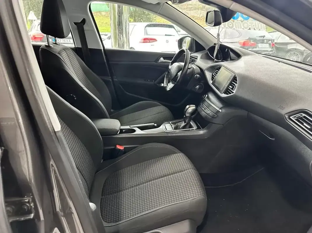 Peugeot 308 SW 2018 - 12990 EUR, 153000 km - 153000km - foto 23 de 29