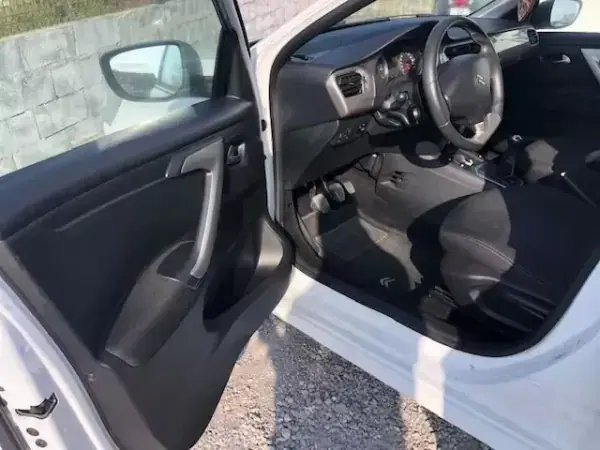 Citroën C-Elysée 2016 - 6999 EUR, 119000 km - AUTO.MOTO.pt - 119000km - foto 8 de 16