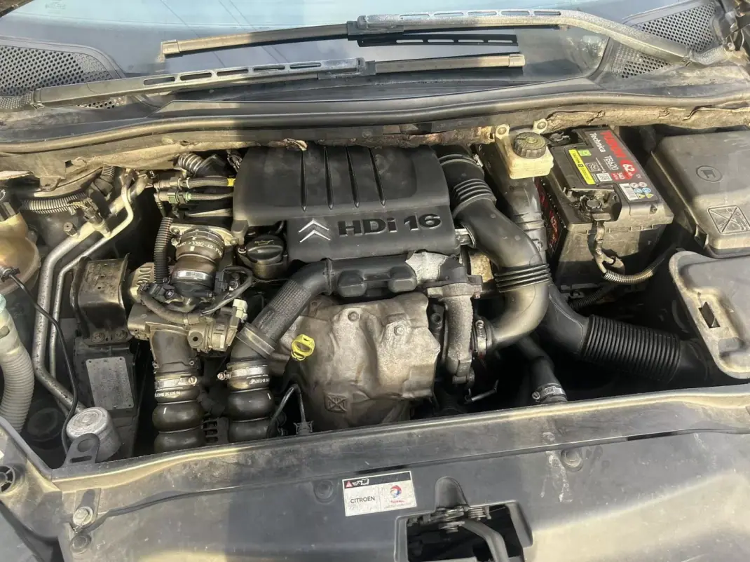 Citroën C4 2007 - 3250 EUR, 240000 km - AUTO.MOTO.pt - 240000km - foto 6 de 8