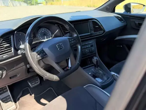 SEAT Leon 2015 - 22900 EUR, 129900 km - AUTO.MOTO.pt - 129900km - foto 8 de 32