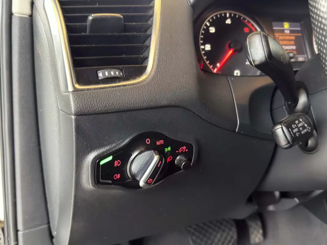 Audi Q5 2009 - 13950 EUR, 326842 km - AUTO.MOTO.pt - 326842km - foto 21 de 33