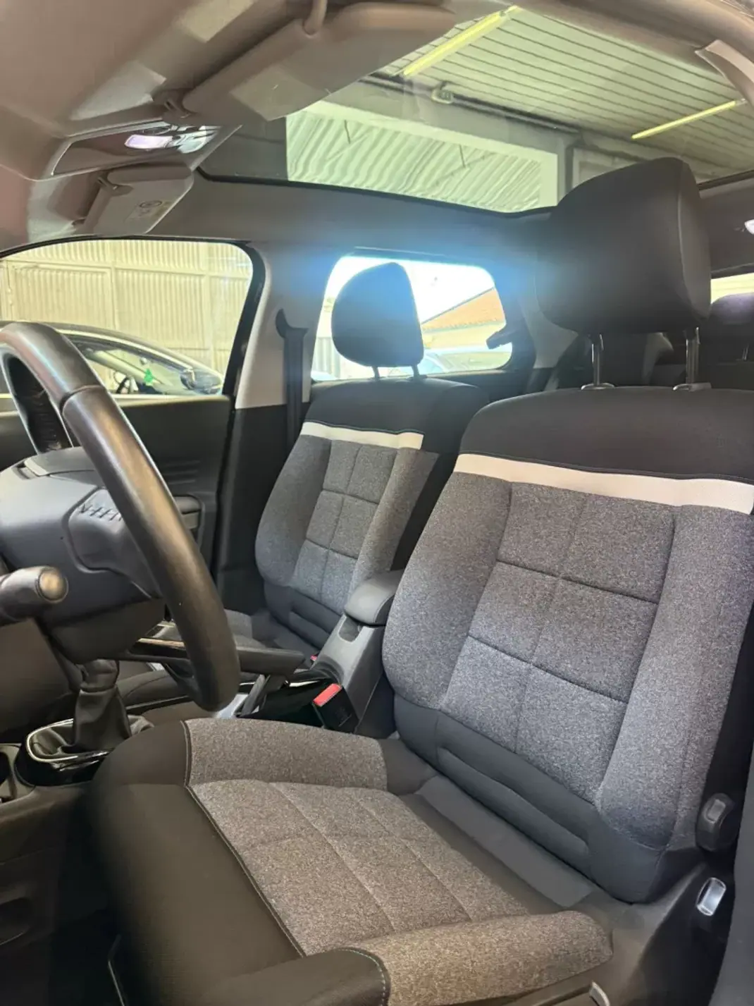Citroën C4 Cactus 2019 - 11900 EUR, 131000 km - 131000km - foto 9 de 10