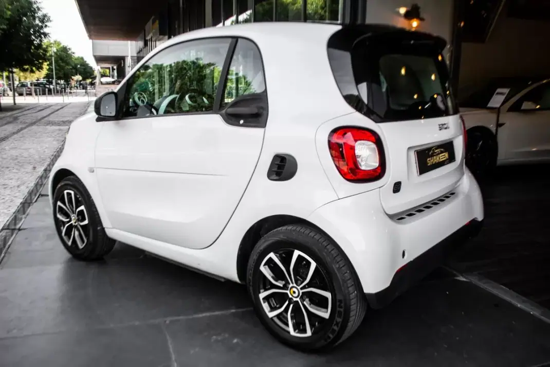 Smart ForTwo Coupé 2019 - 10900 EUR, 68296 km - AUTO.MOTO.pt - 68296km - foto 3 de 37