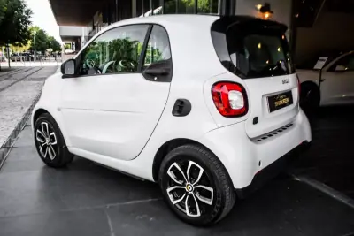 Smart ForTwo Coupé 2019 - 10900 EUR, 68296 km - AUTO.MOTO.pt - 68296km - foto 3 de 37