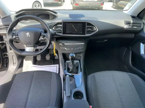 Peugeot 308 2021 - 14900 EUR, 92693 km - AUTO.MOTO.pt - 92693km - foto 4 de 24