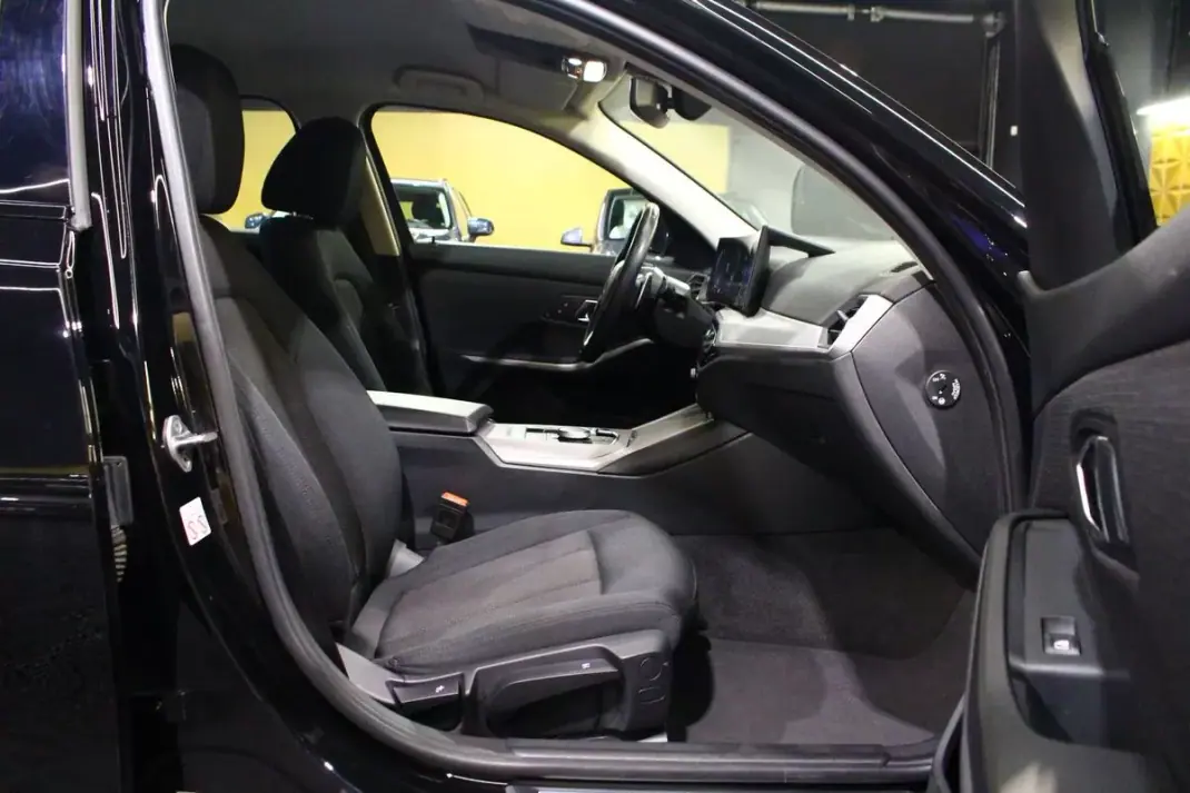 BMW 318 2022 - 27250 EUR, 132000 km - AUTO.MOTO.pt - 132000km - foto 17 de 38