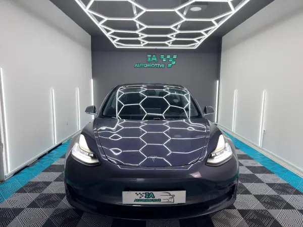 Tesla Model 3 2020 - 24500 EUR, 110500 km - AUTO.MOTO.pt - 110500km - foto 2 de 18