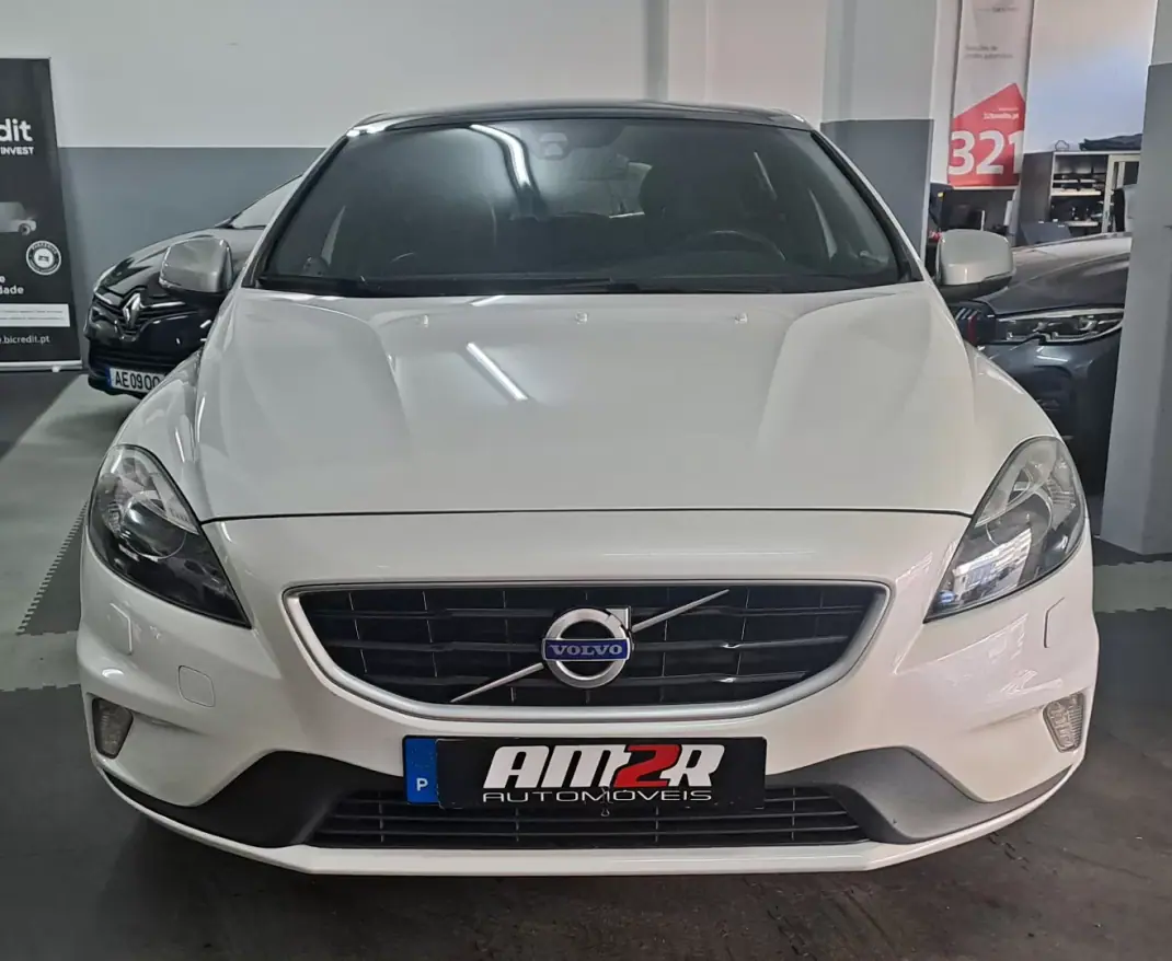 Volvo V40 2015 - 12990 EUR, 179950 km - AUTO.MOTO.pt - 179950km - foto 2 de 29