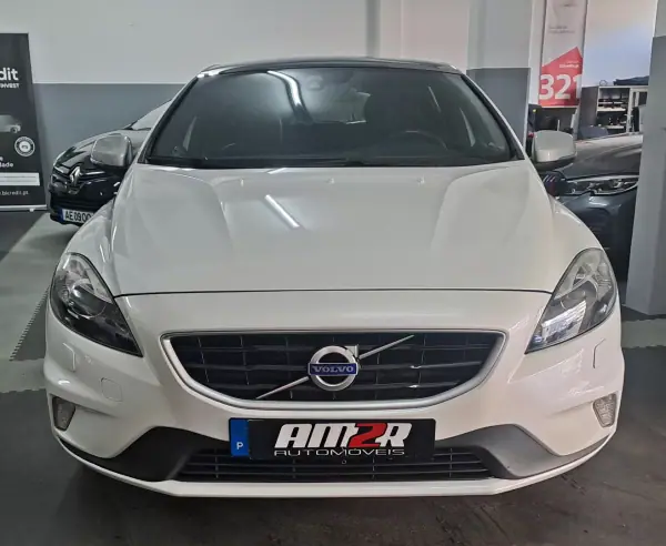 Volvo V40 2015 - 12990 EUR, 179950 km - AUTO.MOTO.pt - 179950km - foto 2 de 29
