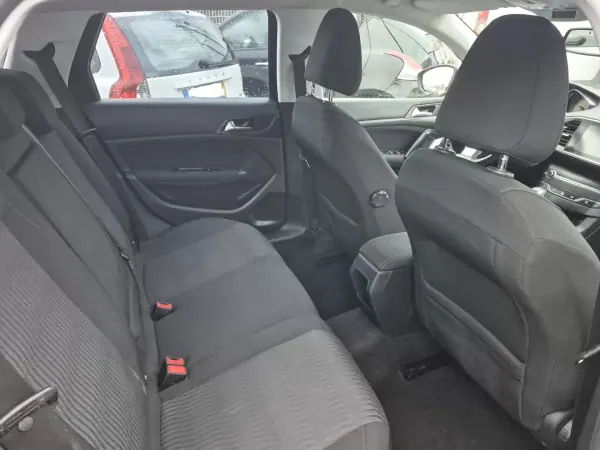 Peugeot 308 SW 2016 - 9500 EUR, 276600 km - AUTO.MOTO.pt - 276600km - foto 9 de 12